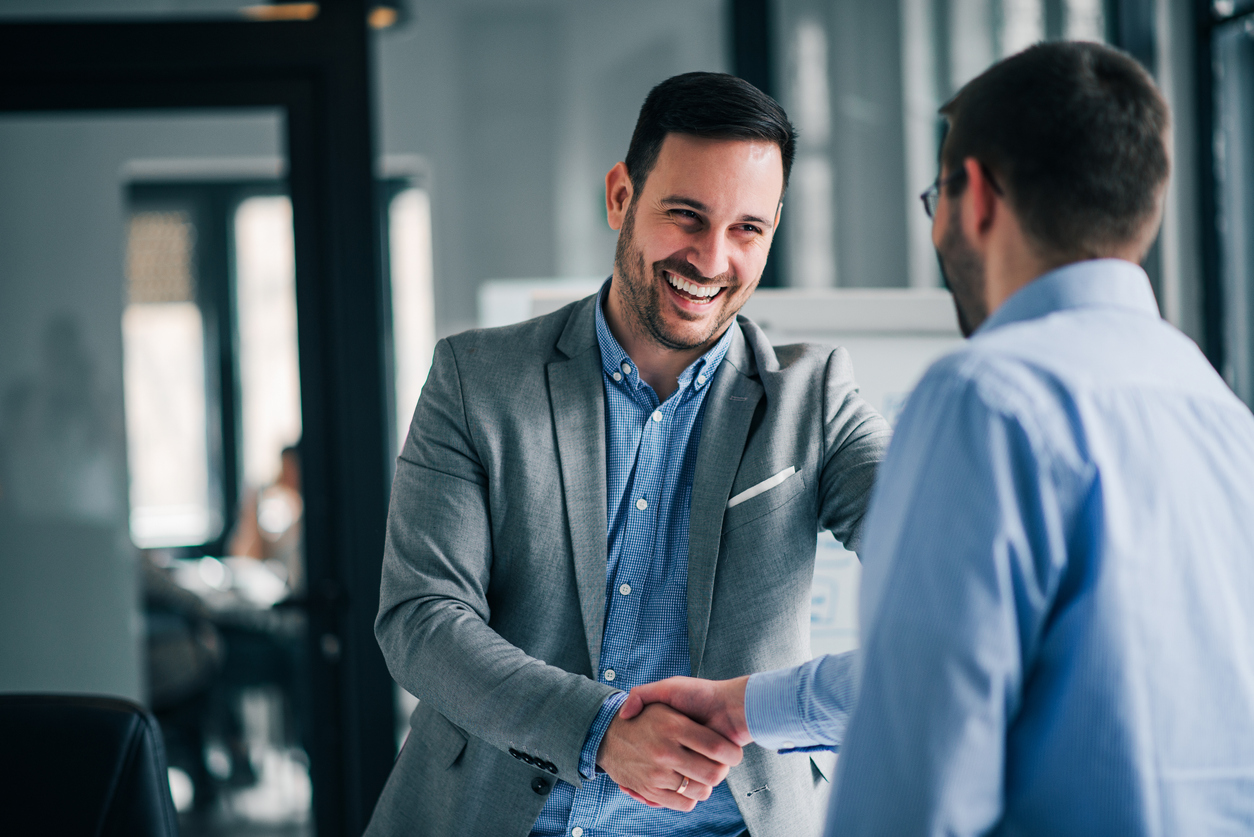 business etiquette means shaking hands to introduce yourself